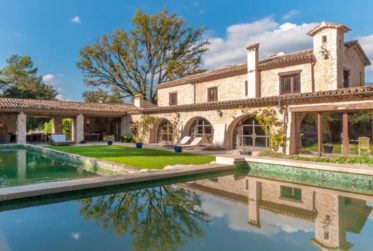 Bastide en Pierre de 700 m2 avec Domaine équestre sur 25 HA.