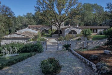 Bastide en Pierre de 700 m2 avec Domaine équestre sur 25 HA.