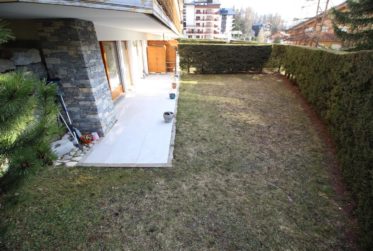 Charmant appartement 2.5 pièces avec pelouse privative à Lens, Suisse