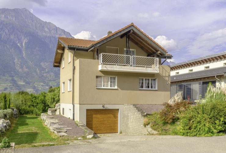 VILLA FAMILIALE À CHARRAT : ESPACE, CONFORT ET CADRE DE VIE PAISIBLE