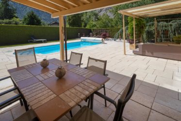Élégante villa familiale avec piscine à Granges VS