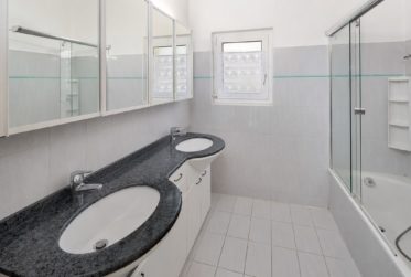 Élégante villa familiale avec piscine à Granges VS
