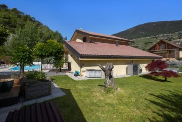 Élégante villa familiale avec piscine à Granges VS