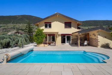 Élégante villa familiale avec piscine à Granges VS