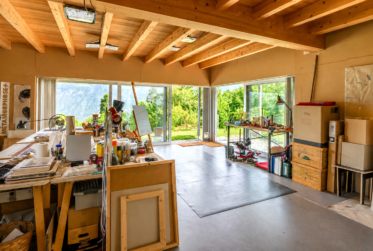 AYENT - VILLA D'ARCHITECTE EN BOIS ET BÉTON – UNE MAISON D'ARTISTE EN HARMONIE AVEC LA NATURE