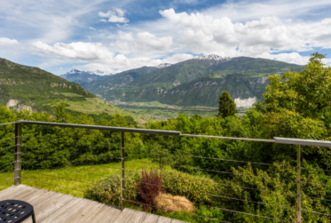 AYENT - VILLA D'ARCHITECTE EN BOIS ET BÉTON – UNE MAISON D'ARTISTE EN HARMONIE AVEC LA NATURE