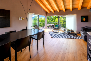 AYENT - VILLA D'ARCHITECTE EN BOIS ET BÉTON – UNE MAISON D'ARTISTE EN HARMONIE AVEC LA NATURE