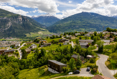 AYENT - VILLA D'ARCHITECTE EN BOIS ET BÉTON – UNE MAISON D'ARTISTE EN HARMONIE AVEC LA NATURE